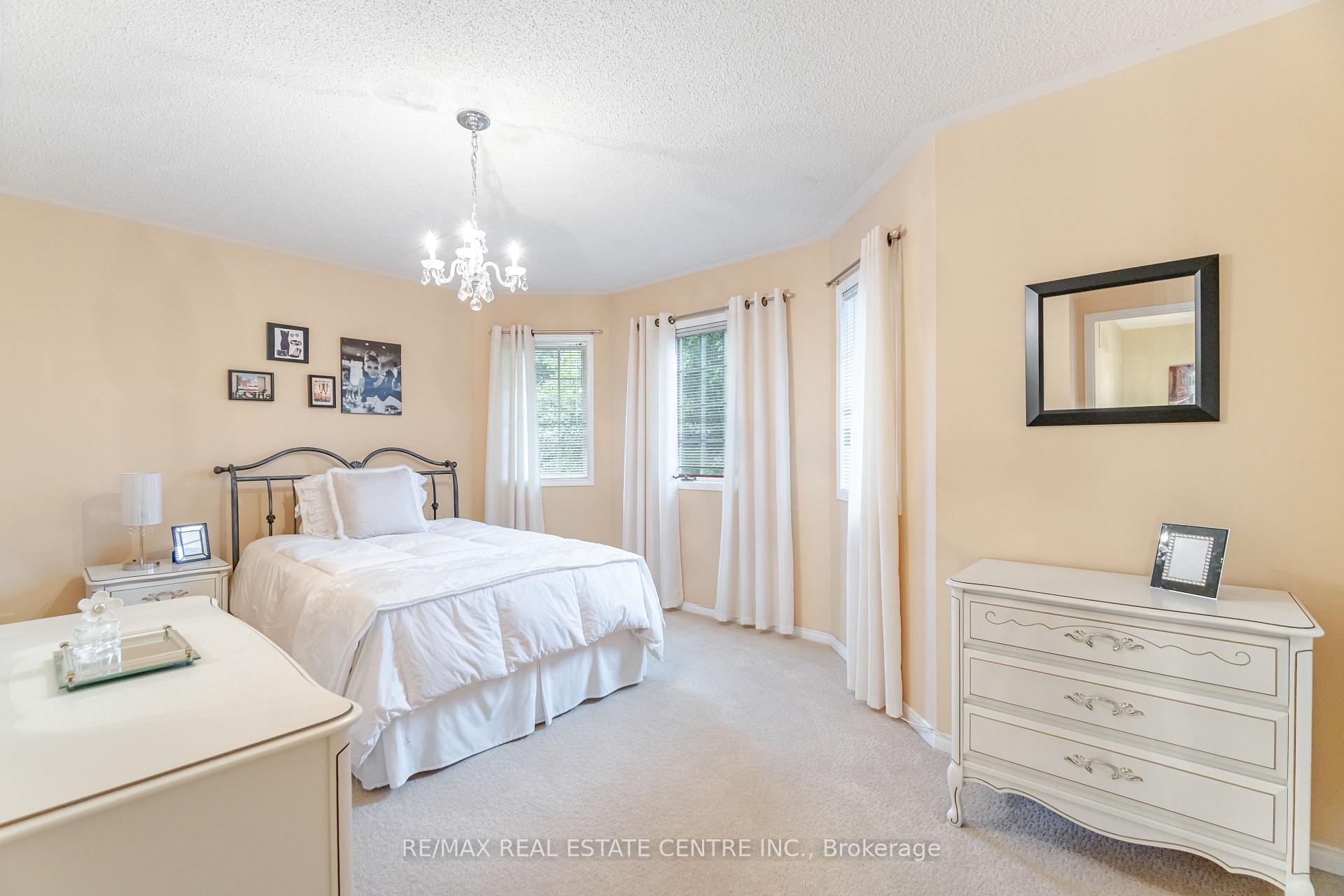 Photo 38 of 126 Eagleridge Drive, Brampton, Sandringham-Wellington — HOMEH