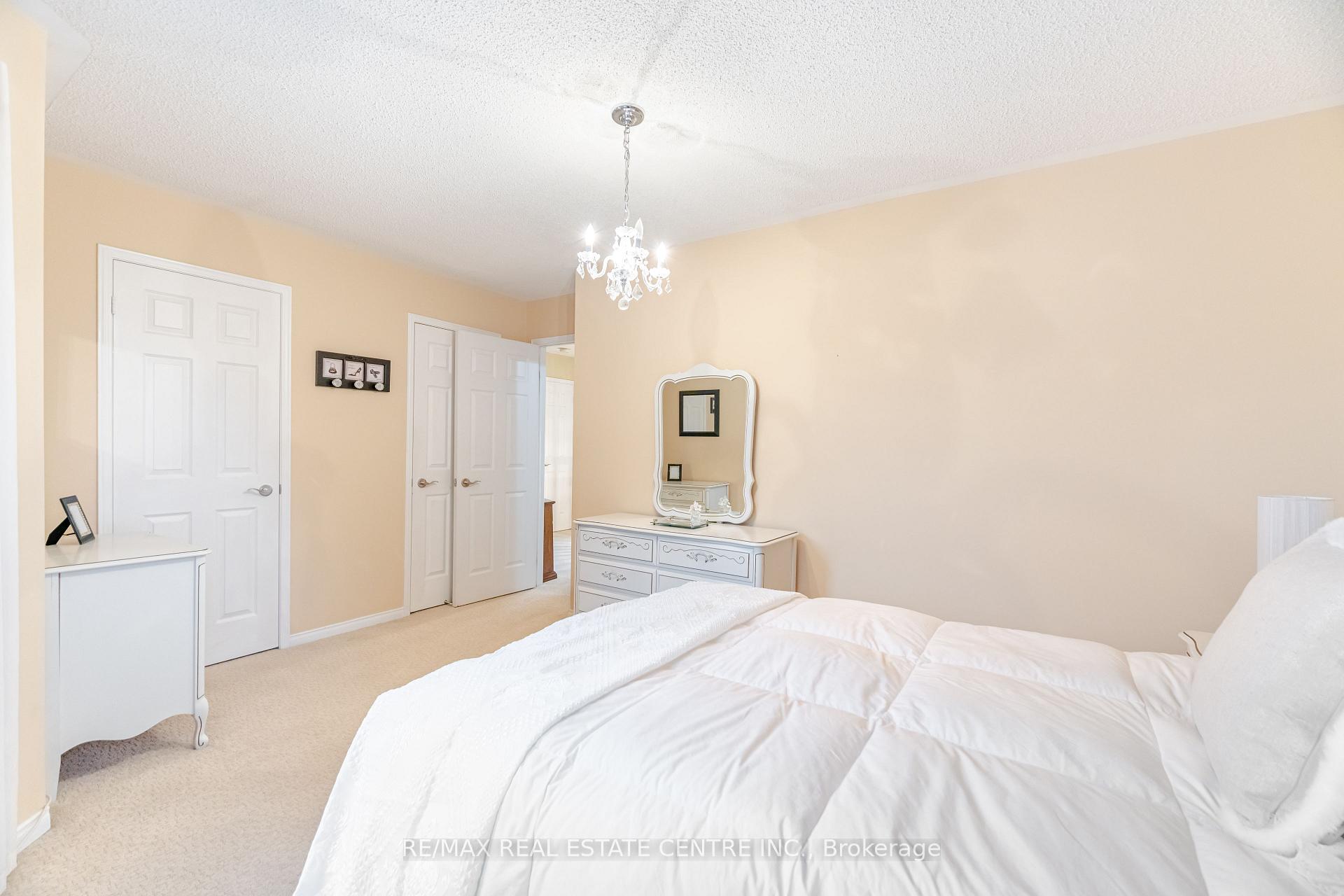 Photo 39 of 126 Eagleridge Drive, Brampton, Sandringham-Wellington — HOMEH