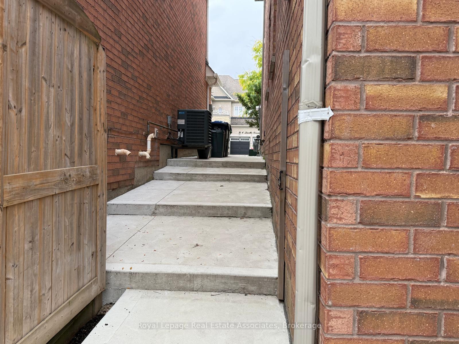 Photo 3 of 7 Lavallee Crescent, Brampton, Credit Valley — HOMEH