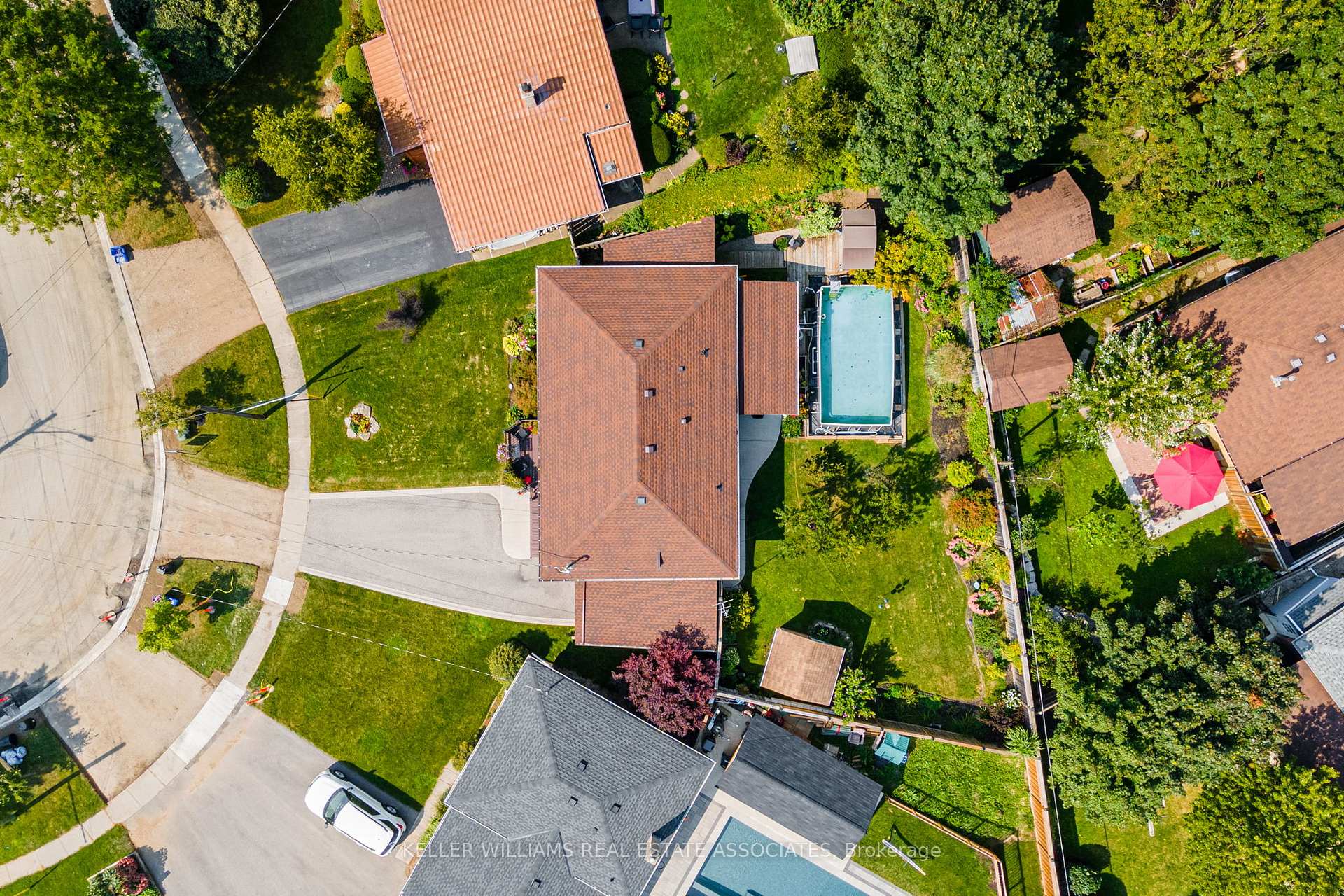 Photo 3 of 14 Moultrey Crescent, Halton Hills, Georgetown — HOMEH