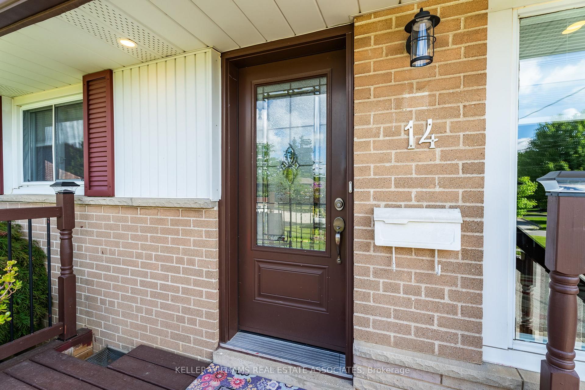 Photo 4 of 14 Moultrey Crescent, Halton Hills, Georgetown — HOMEH