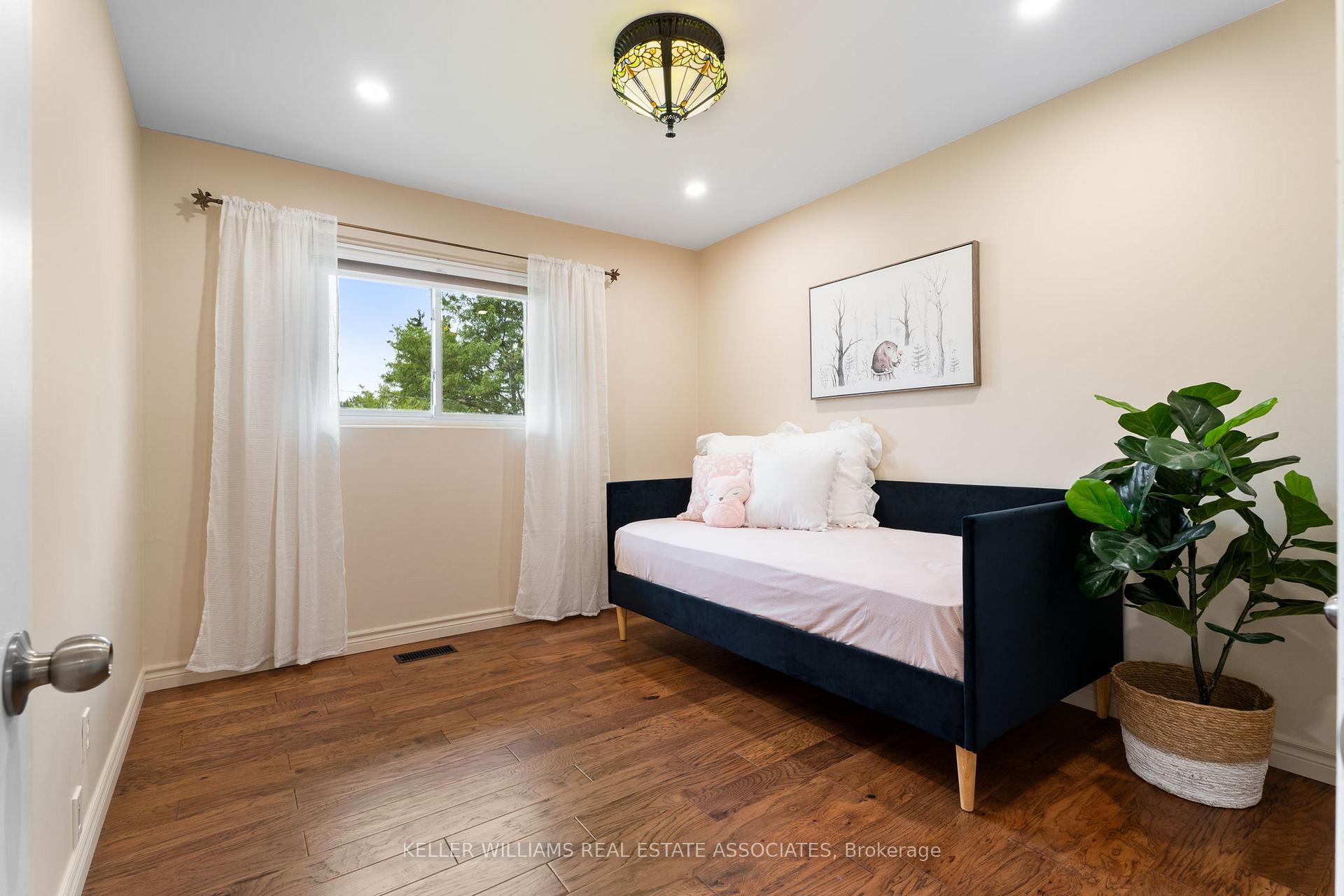 Photo 16 of 14 Moultrey Crescent, Halton Hills, Georgetown — HOMEH