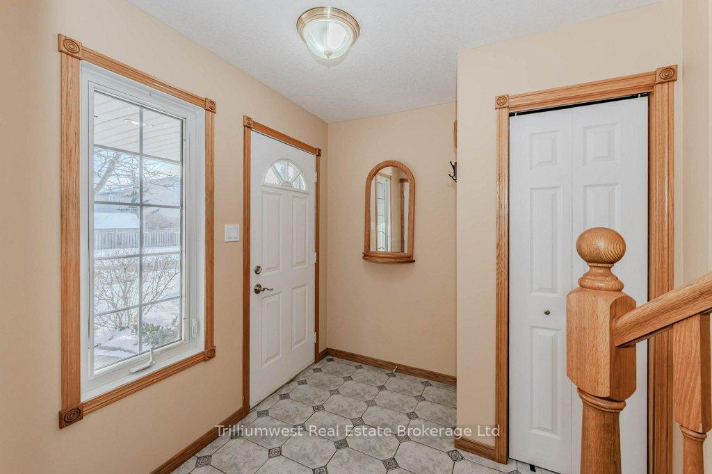 Photo 4 of 32 Camm Crescent, Guelph, Pineridge/Westminster Woods — HOMEH