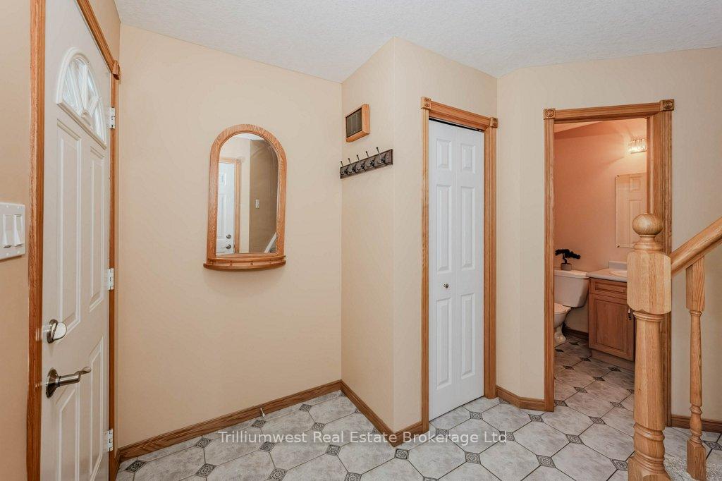 Photo 5 of 32 Camm Crescent, Guelph, Pineridge/Westminster Woods — HOMEH