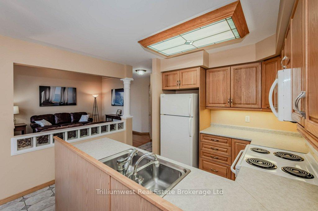 Photo 11 of 32 Camm Crescent, Guelph, Pineridge/Westminster Woods — HOMEH