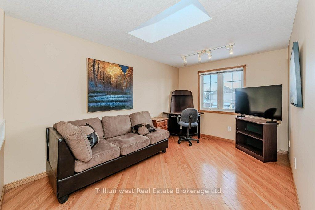 Photo 17 of 32 Camm Crescent, Guelph, Pineridge/Westminster Woods — HOMEH