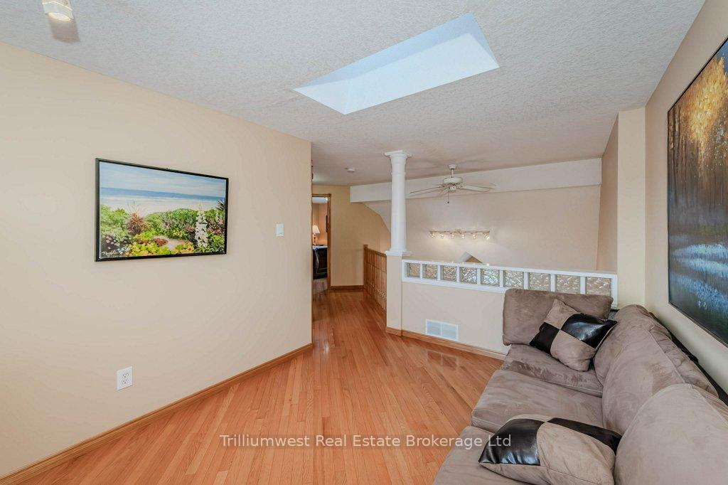 Photo 18 of 32 Camm Crescent, Guelph, Pineridge/Westminster Woods — HOMEH