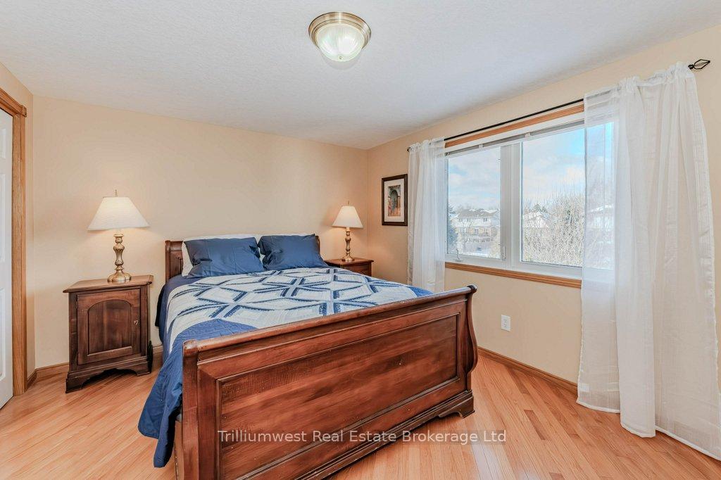 Photo 20 of 32 Camm Crescent, Guelph, Pineridge/Westminster Woods — HOMEH