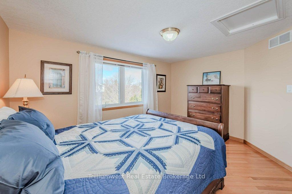Photo 21 of 32 Camm Crescent, Guelph, Pineridge/Westminster Woods — HOMEH