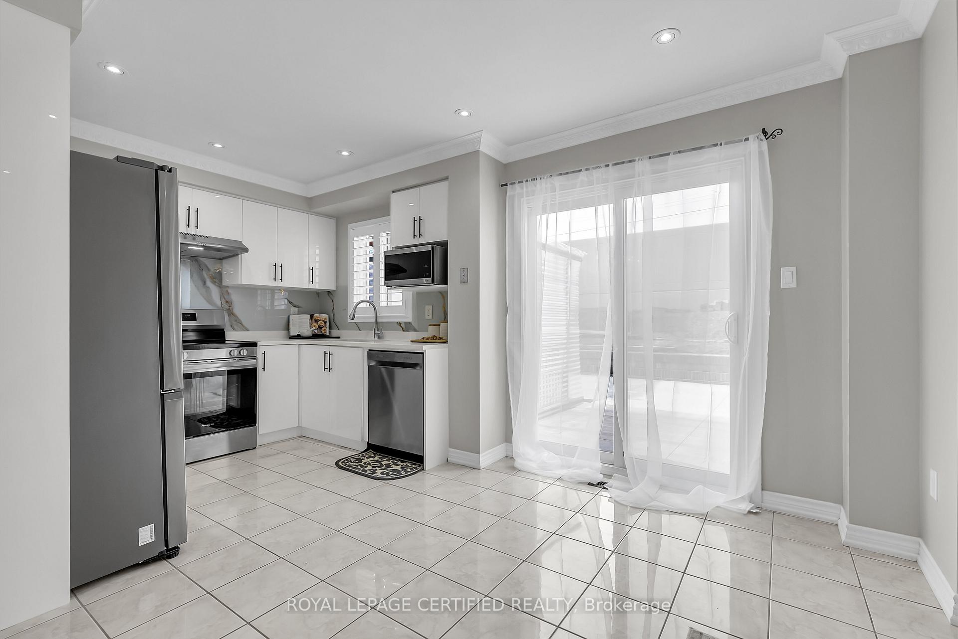Photo 14 of 61 Cranberry Crescent, Brampton, Fletcher's Creek South — HOMEH