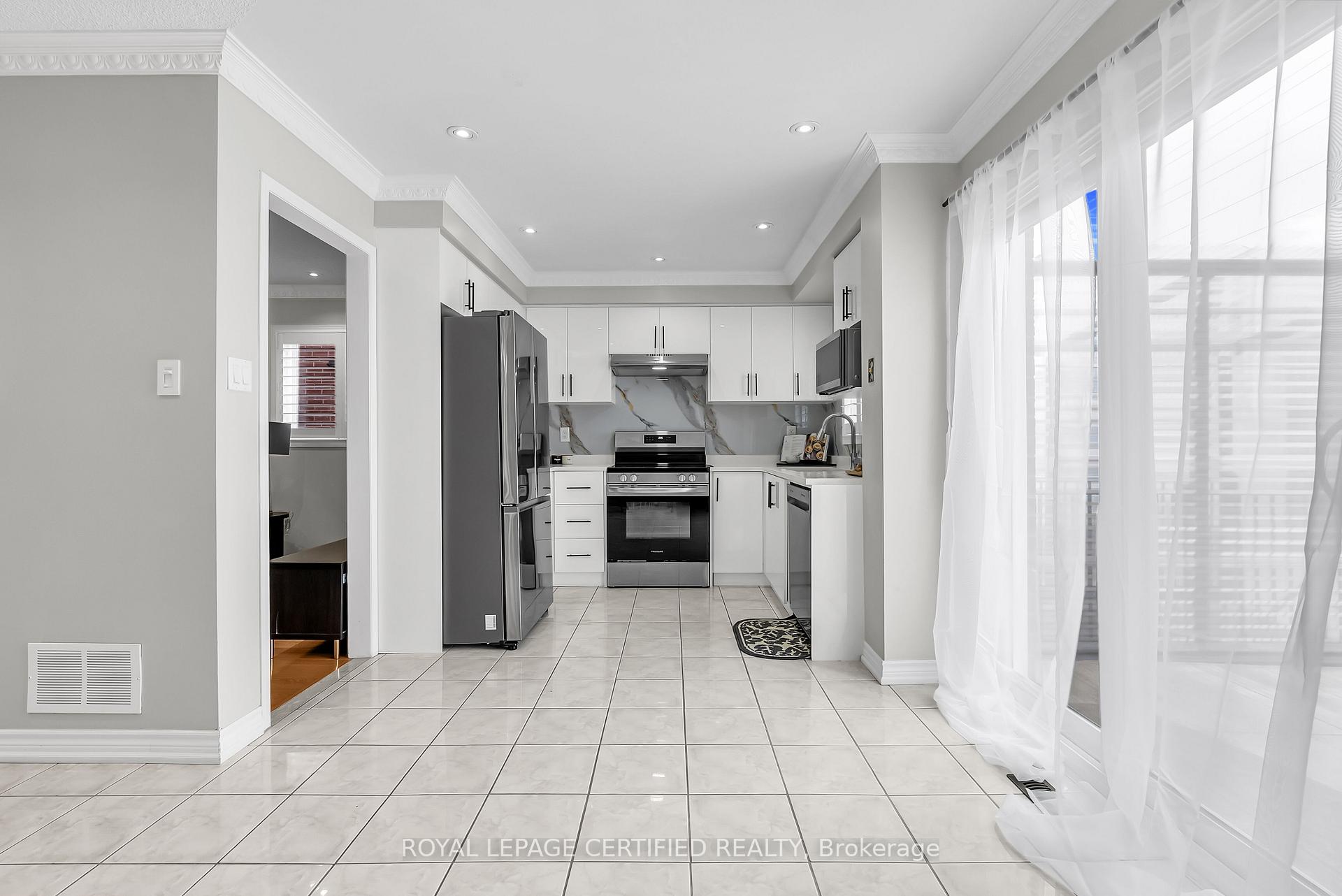 Photo 15 of 61 Cranberry Crescent, Brampton, Fletcher's Creek South — HOMEH