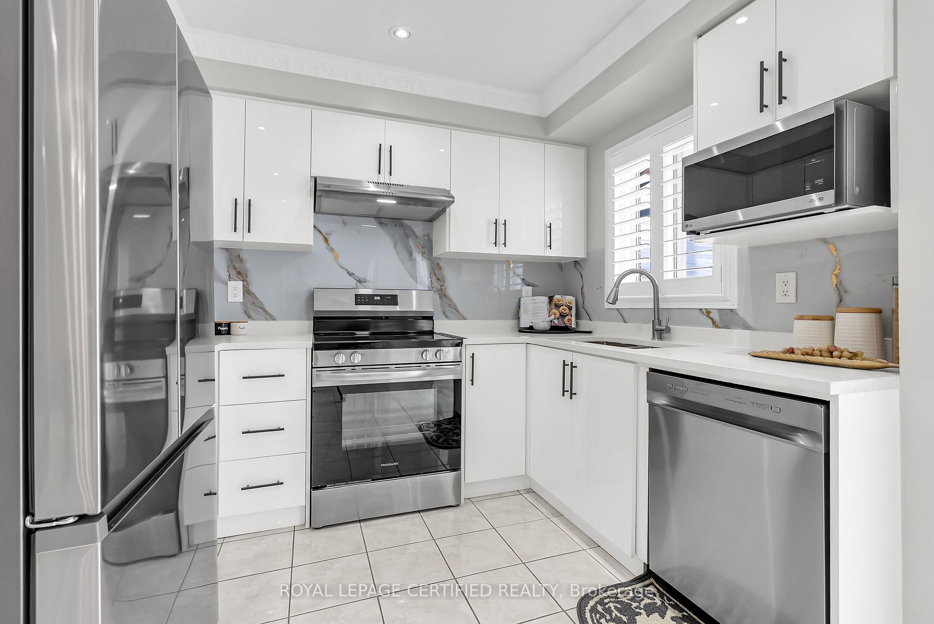 Photo 16 of 61 Cranberry Crescent, Brampton, Fletcher's Creek South — HOMEH