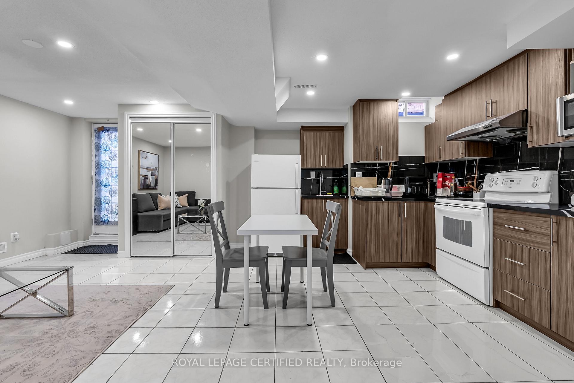 Photo 35 of 61 Cranberry Crescent, Brampton, Fletcher's Creek South — HOMEH