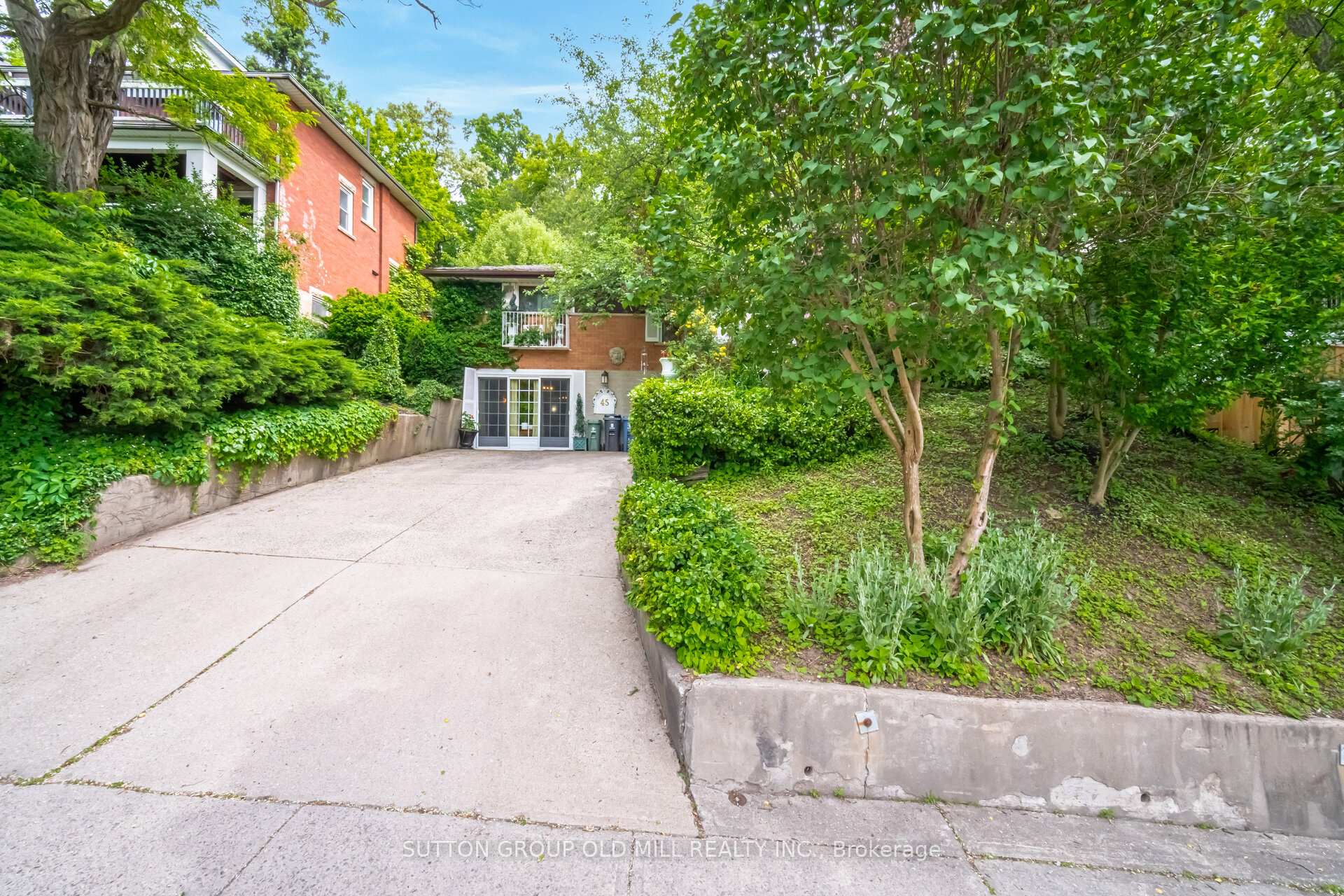 Photo 4 of 45 Regent Street, Guelph, St. George's — HOMEH
