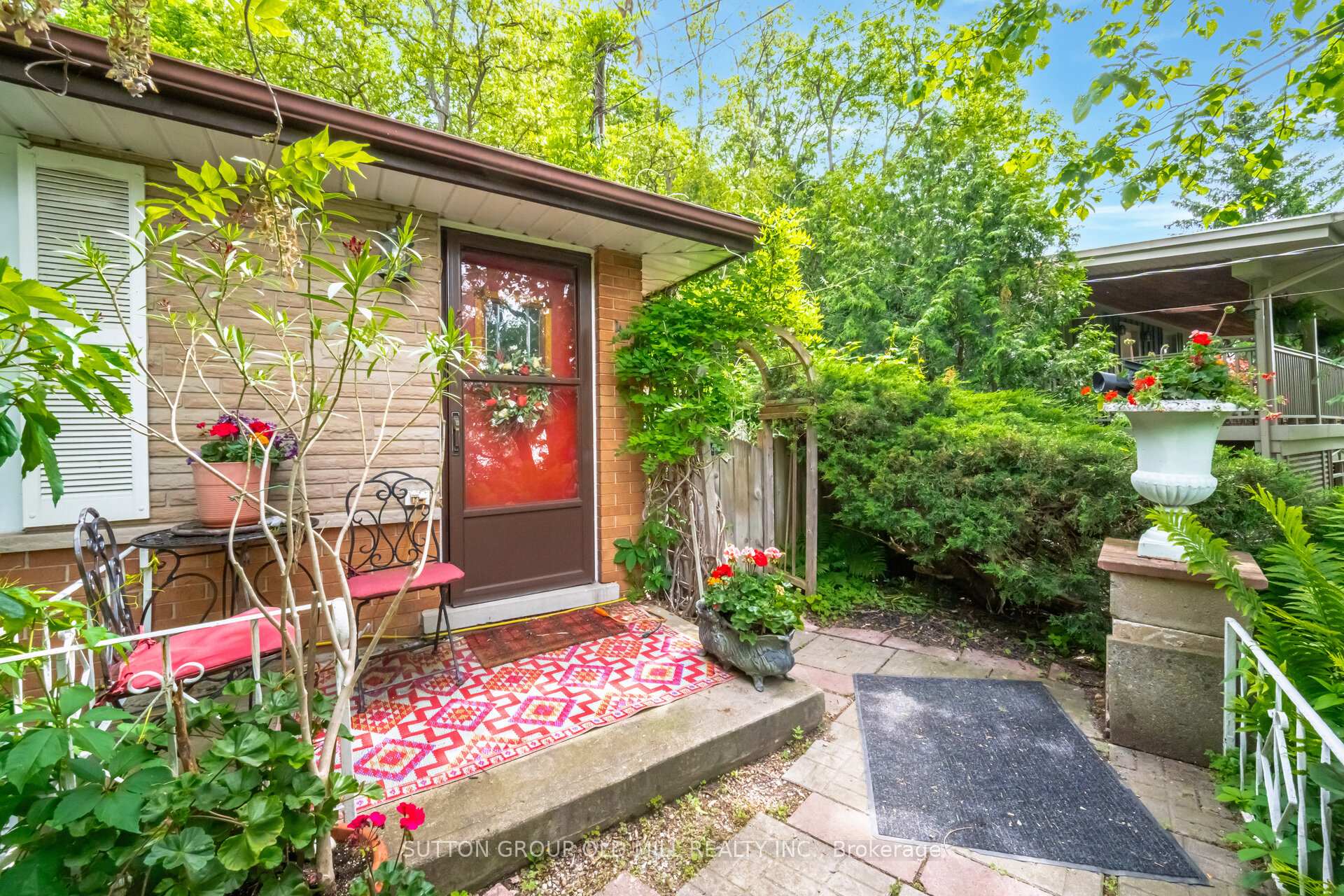 Photo 6 of 45 Regent Street, Guelph, St. George's — HOMEH