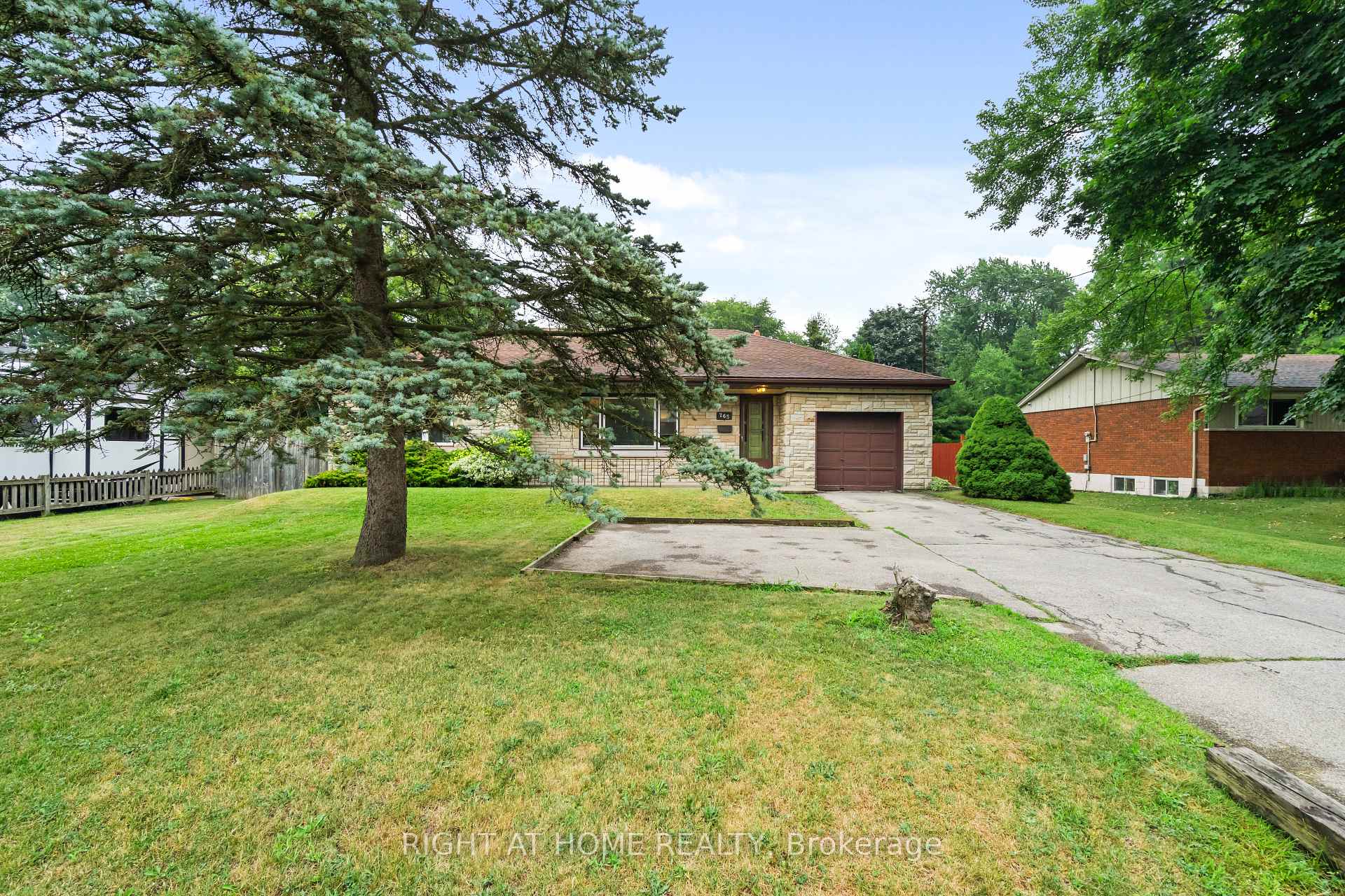 Front of 265 Fiddlers Green Road