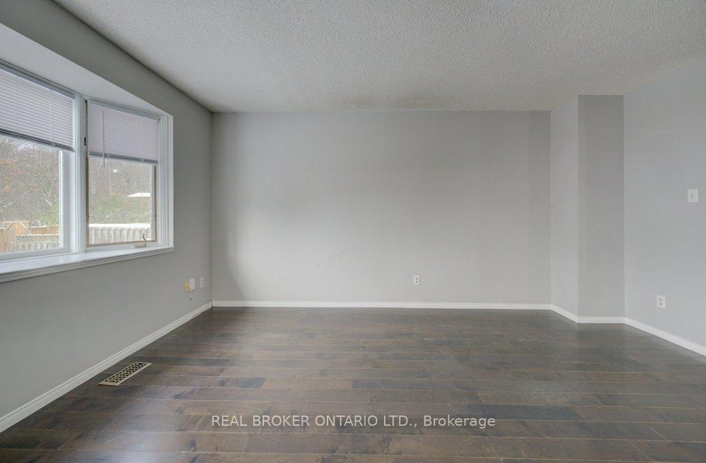 Photo 27 of 140 Poplar Drive, Cambridge — HOMEH