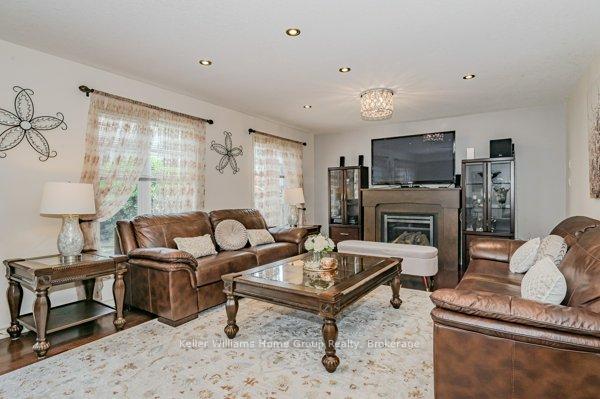 Photo 10 of 312 Colonial Drive, Guelph, Pineridge/Westminster Woods — HOMEH