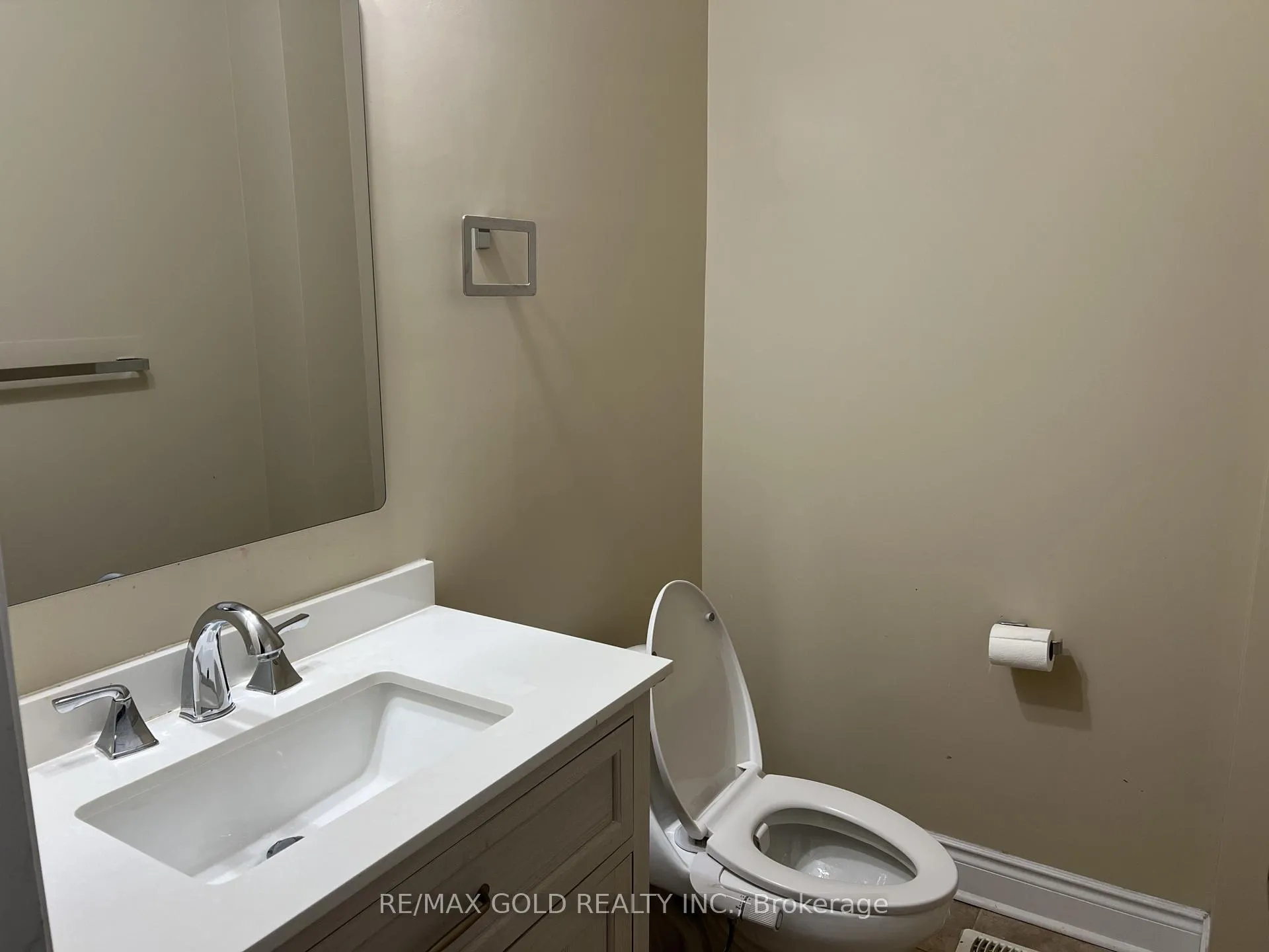 Photo 6 of Unit Upper, 138 Degrassi Cove Circle, Brampton, Credit Valley — HOMEH