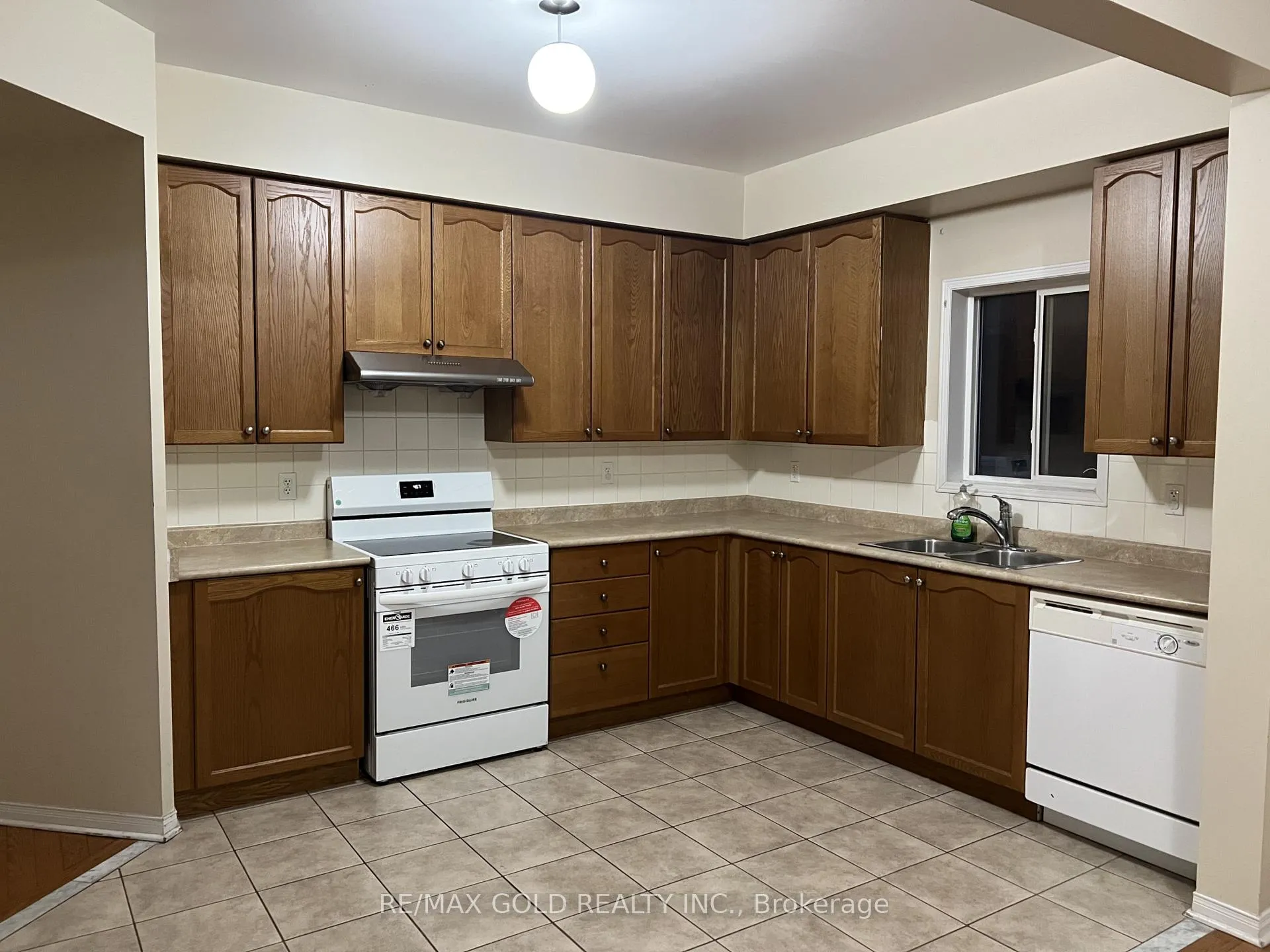 Photo 9 of Unit Upper, 138 Degrassi Cove Circle, Brampton, Credit Valley — HOMEH