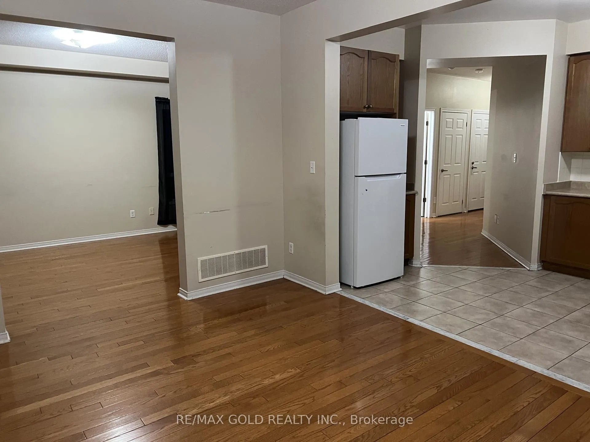 Photo 11 of Unit Upper, 138 Degrassi Cove Circle, Brampton, Credit Valley — HOMEH