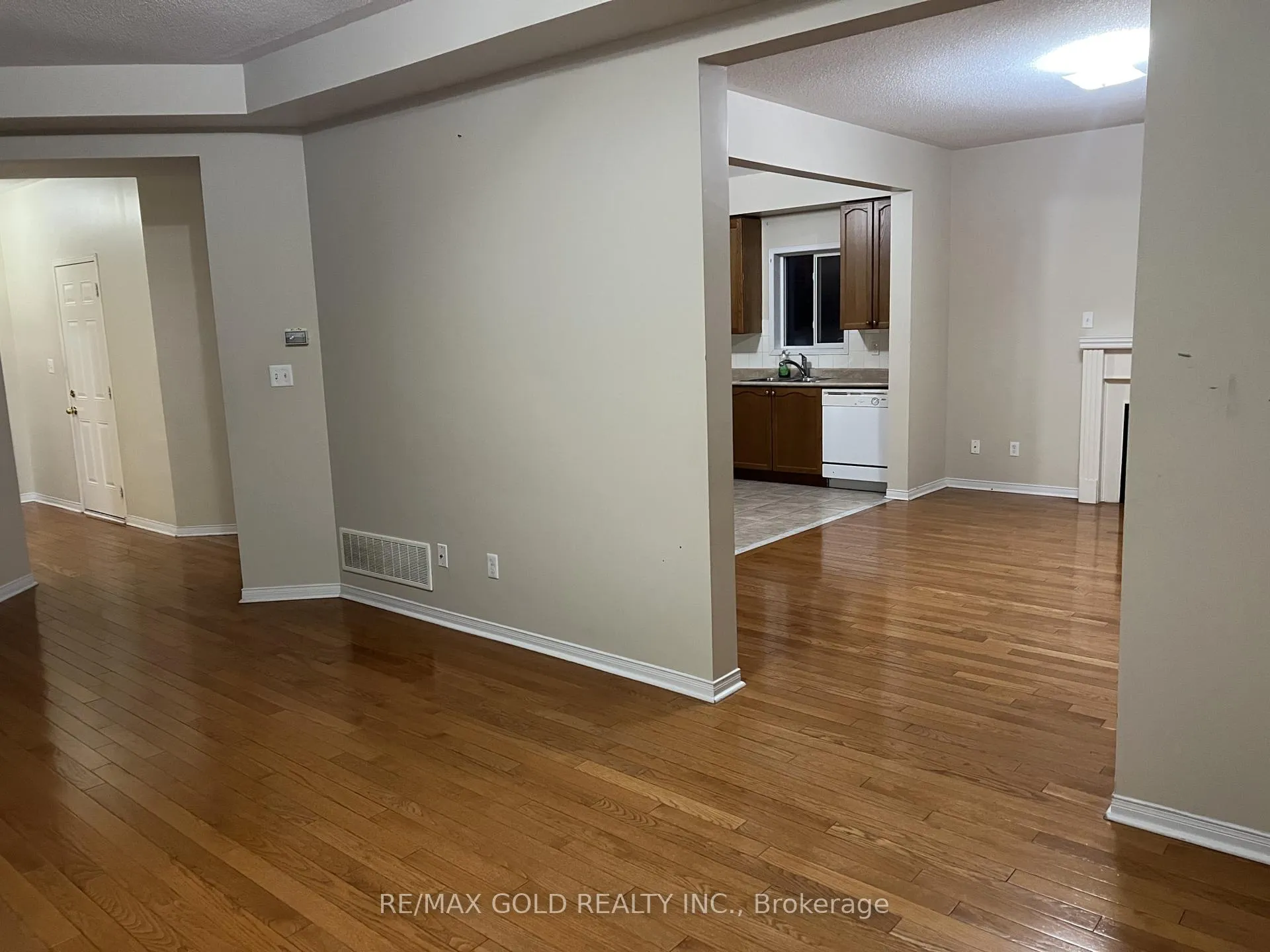 Photo 12 of Unit Upper, 138 Degrassi Cove Circle, Brampton, Credit Valley — HOMEH
