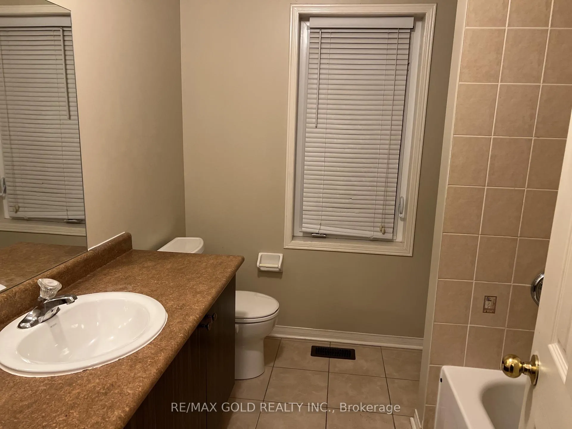 Photo 13 of Unit Upper, 138 Degrassi Cove Circle, Brampton, Credit Valley — HOMEH