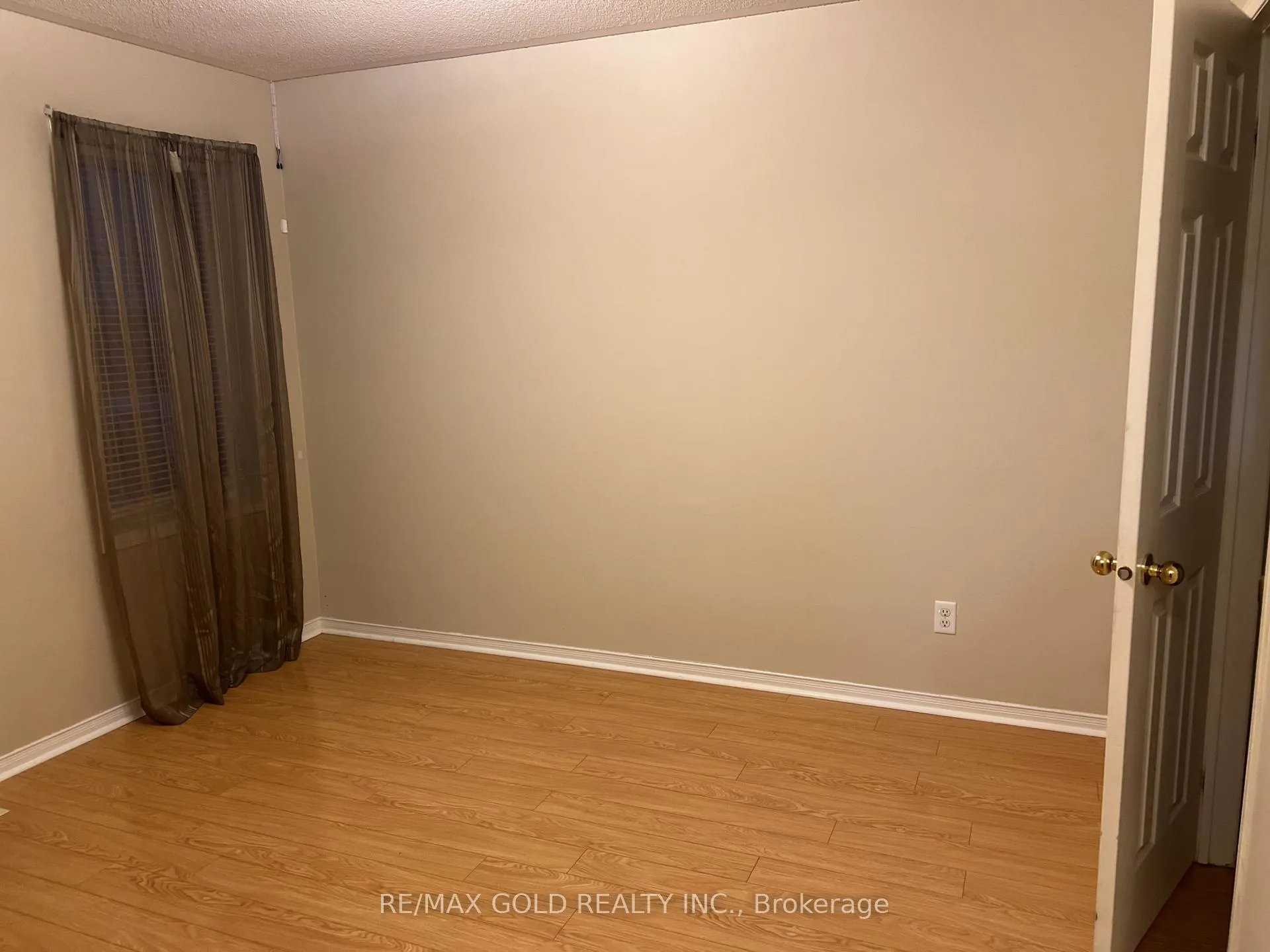Photo 14 of Unit Upper, 138 Degrassi Cove Circle, Brampton, Credit Valley — HOMEH
