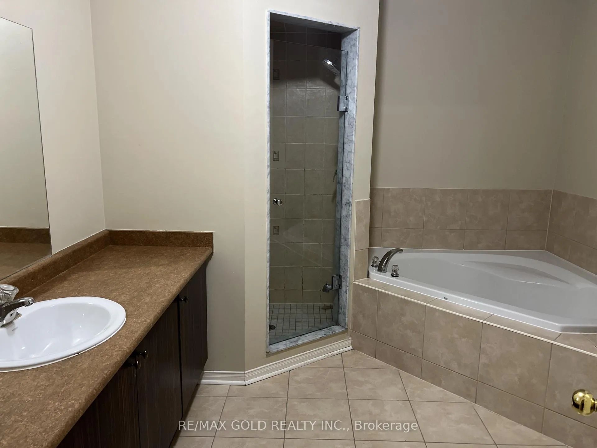 Photo 20 of Unit Upper, 138 Degrassi Cove Circle, Brampton, Credit Valley — HOMEH