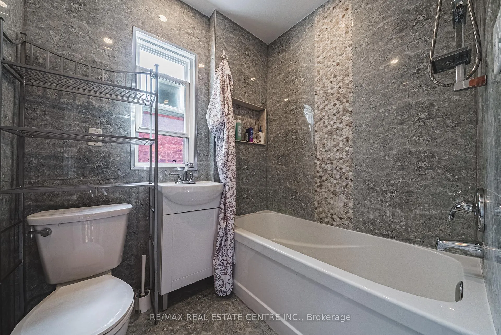Photo 24 of 215 Mary Street, Hamilton, Beasley — HOMEH