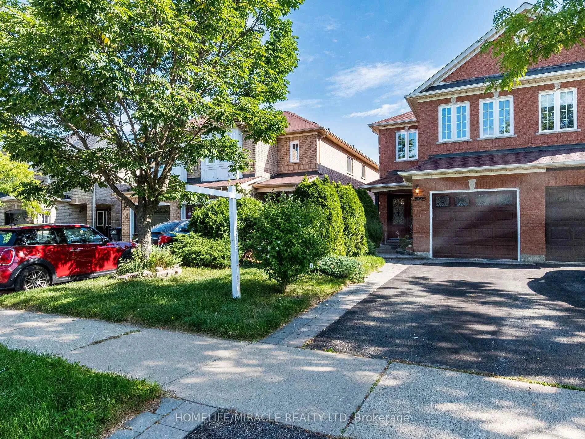 Photo 3 of 55 Native Landing, Brampton, Fletcher's Creek Village — HOMEH