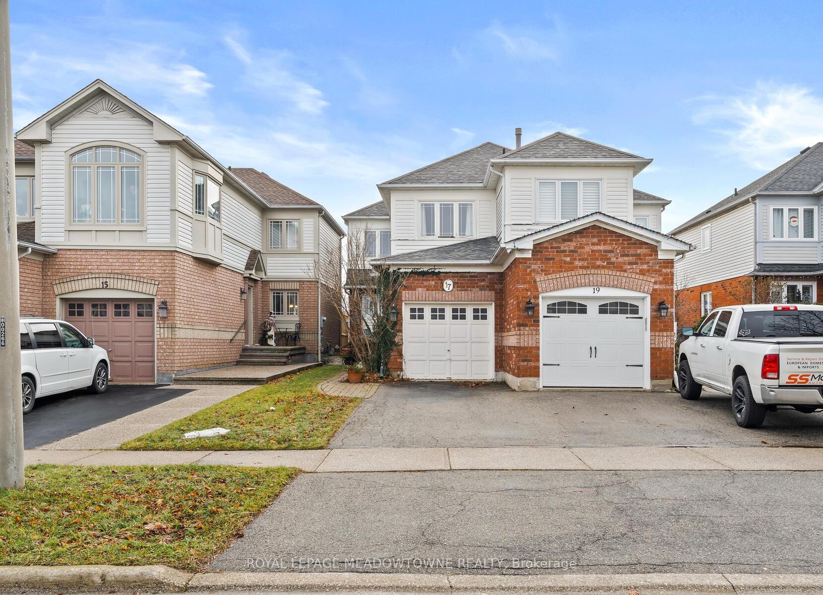 Photo 1 of 17 Emslie Street, Halton Hills, Georgetown — HOMEH
