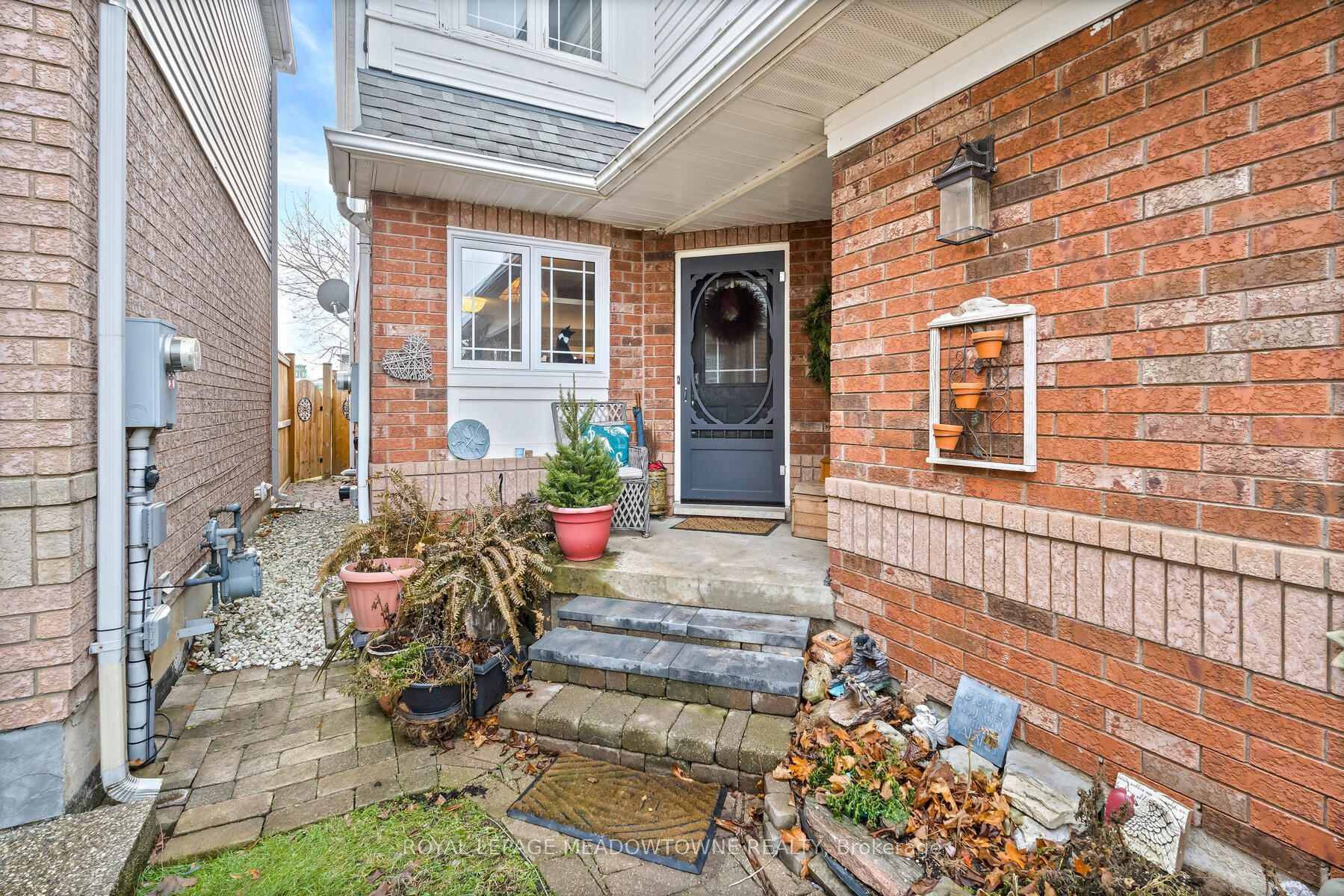 Photo 3 of 17 Emslie Street, Halton Hills, Georgetown — HOMEH