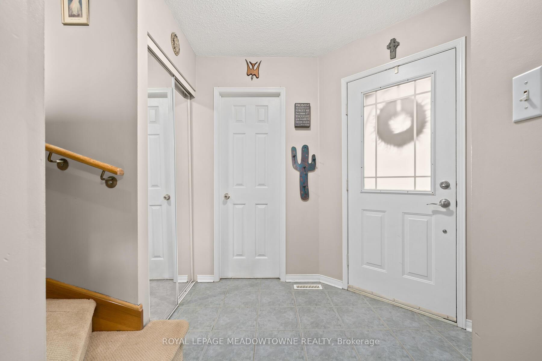 Photo 4 of 17 Emslie Street, Halton Hills, Georgetown — HOMEH