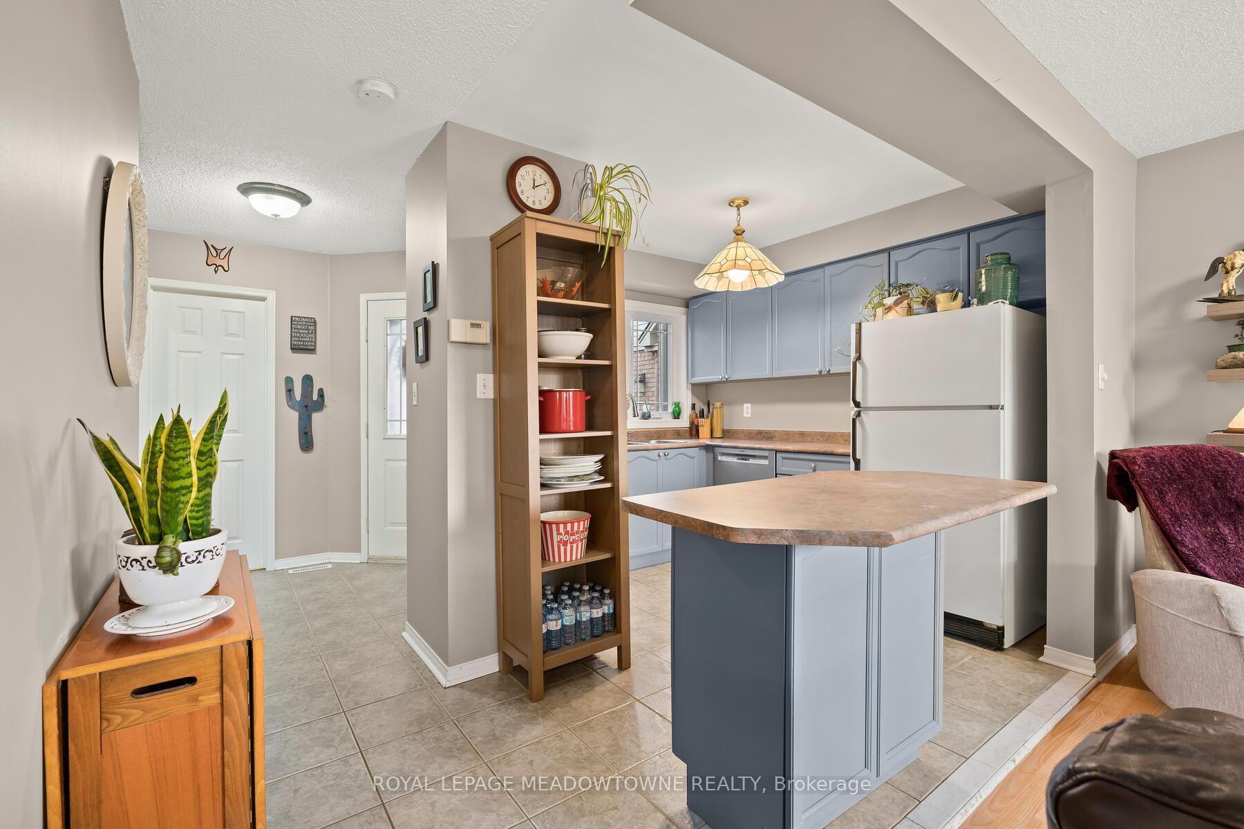 Photo 6 of 17 Emslie Street, Halton Hills, Georgetown — HOMEH