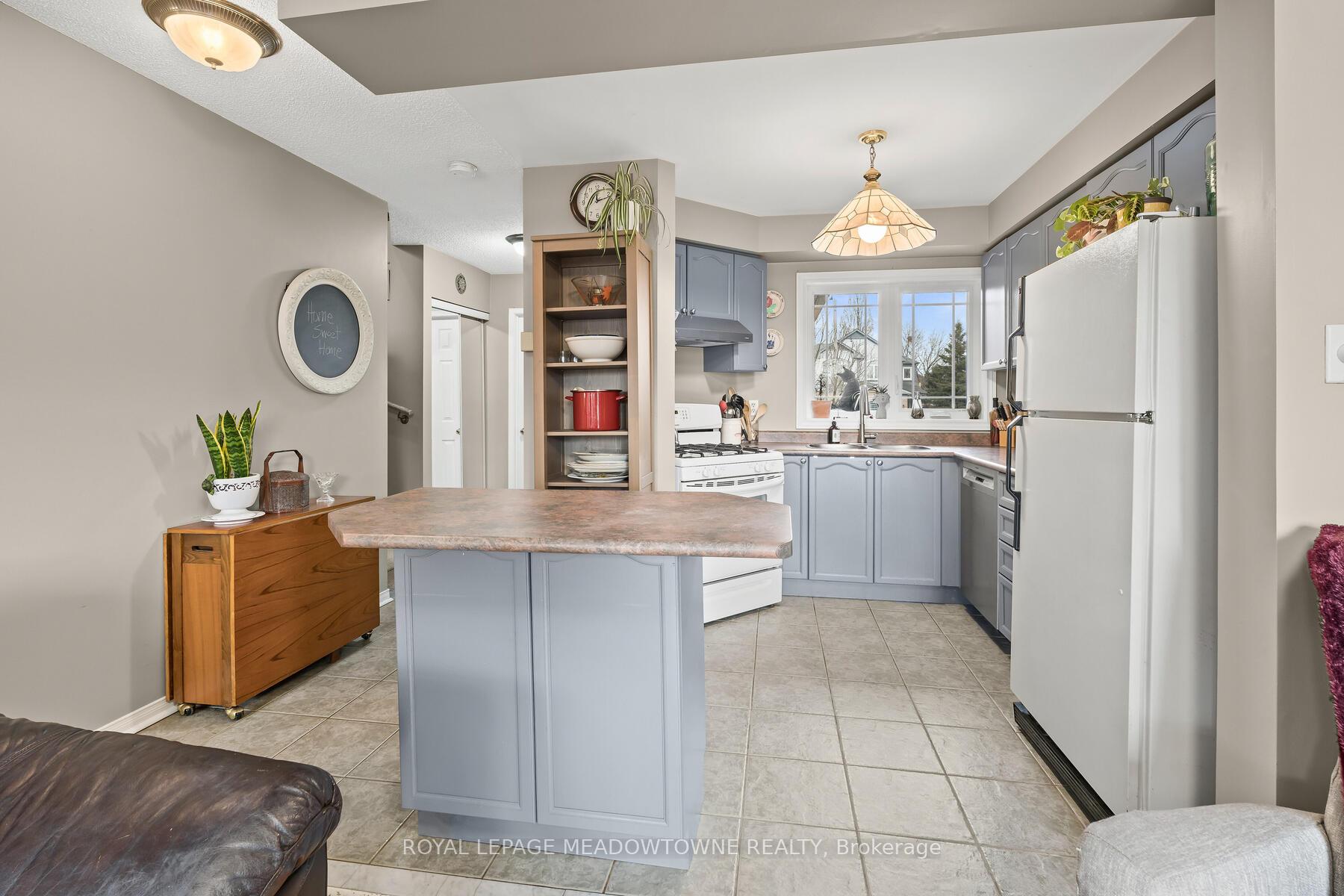 Photo 7 of 17 Emslie Street, Halton Hills, Georgetown — HOMEH