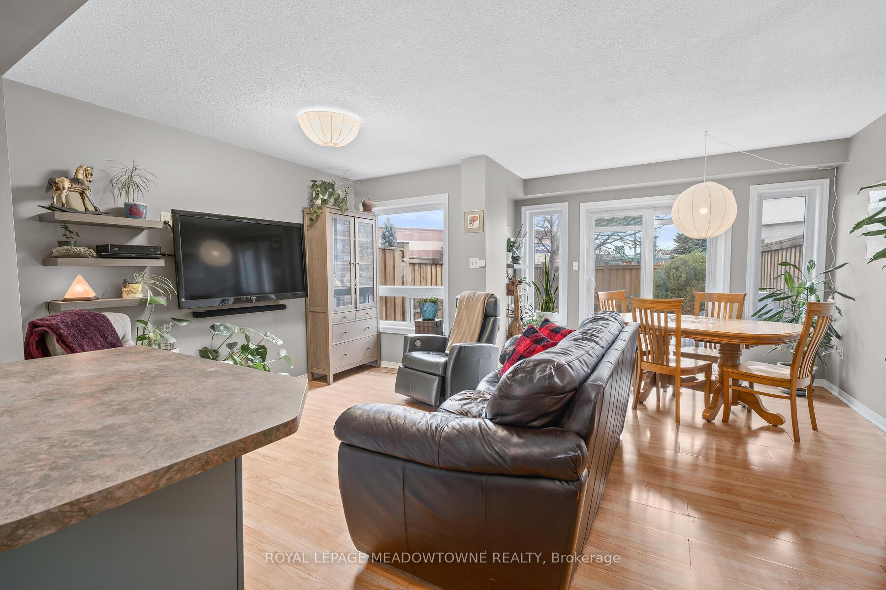 Photo 11 of 17 Emslie Street, Halton Hills, Georgetown — HOMEH