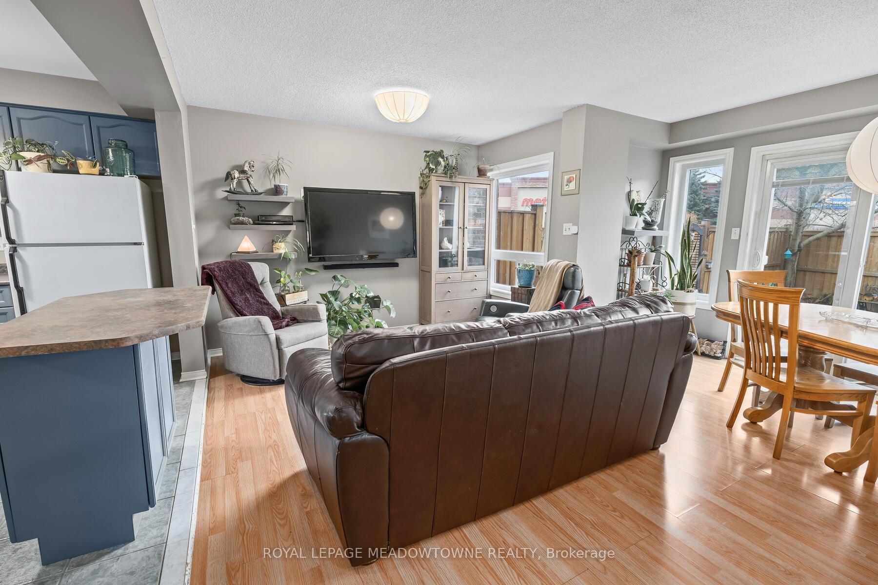 Photo 12 of 17 Emslie Street, Halton Hills, Georgetown — HOMEH