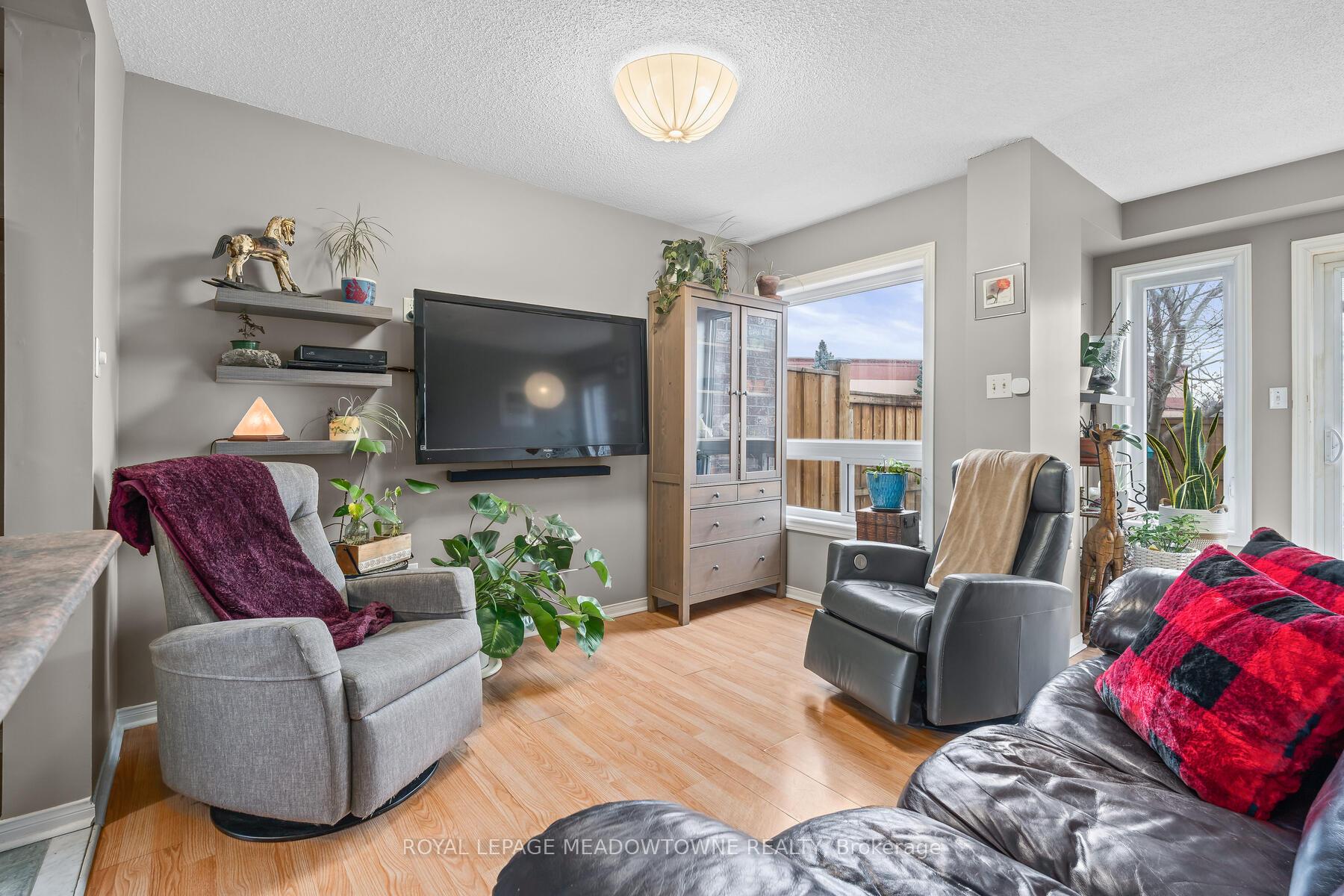 Photo 13 of 17 Emslie Street, Halton Hills, Georgetown — HOMEH