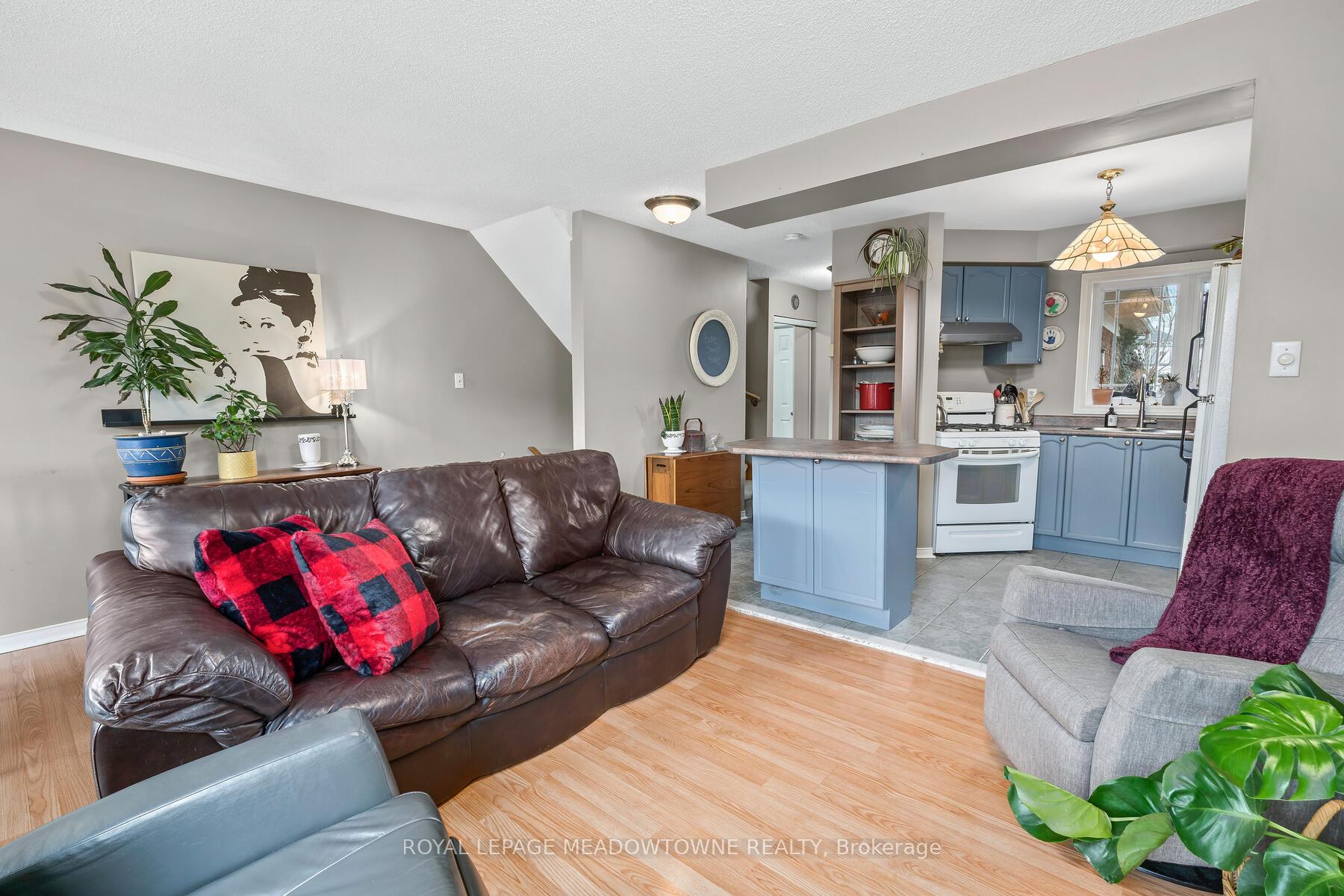 Photo 18 of 17 Emslie Street, Halton Hills, Georgetown — HOMEH