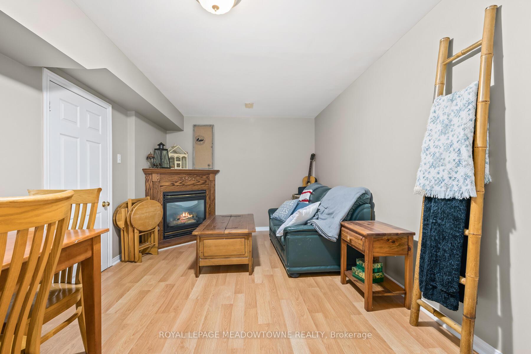 Photo 29 of 17 Emslie Street, Halton Hills, Georgetown — HOMEH