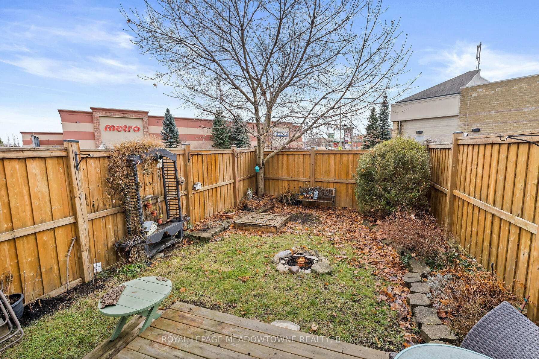 Photo 33 of 17 Emslie Street, Halton Hills, Georgetown — HOMEH