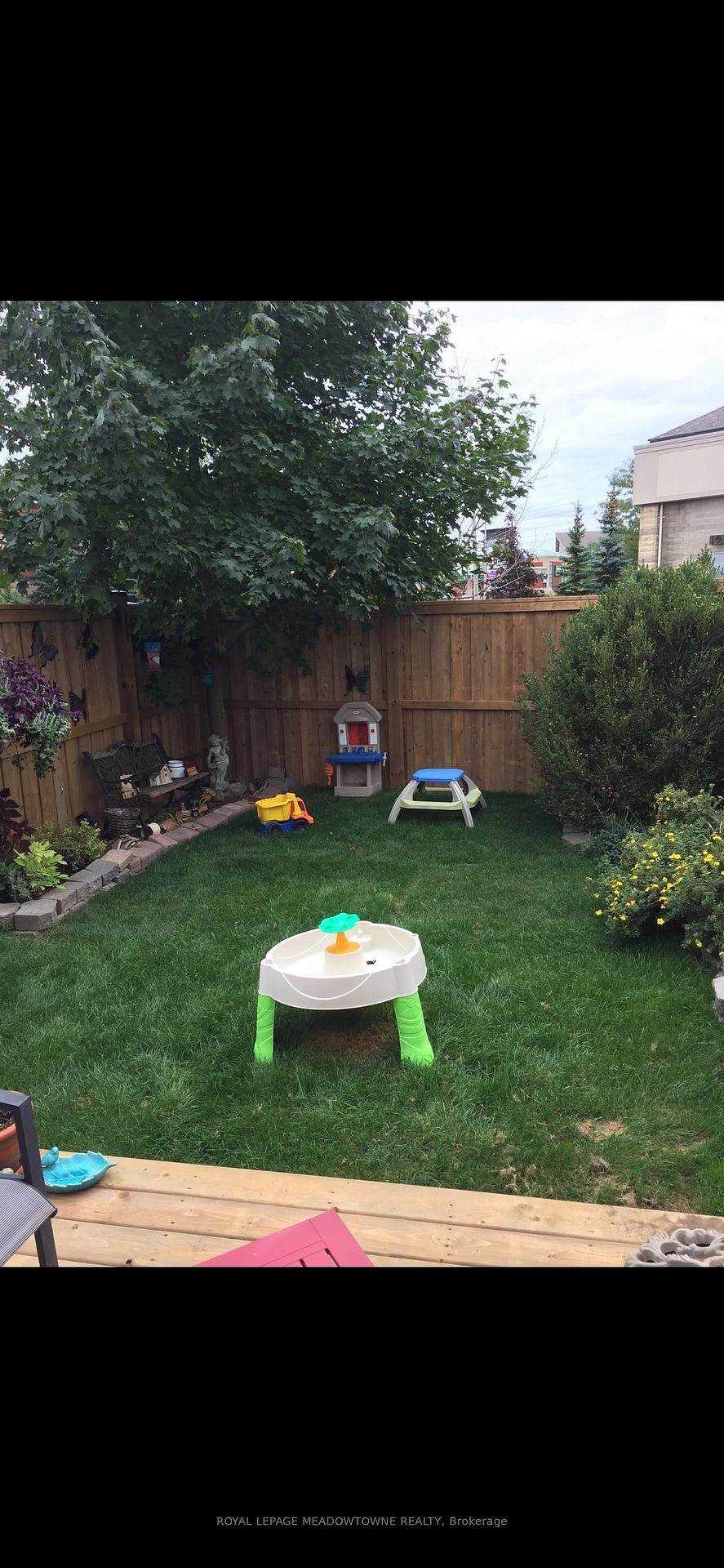 Photo 37 of 17 Emslie Street, Halton Hills, Georgetown — HOMEH