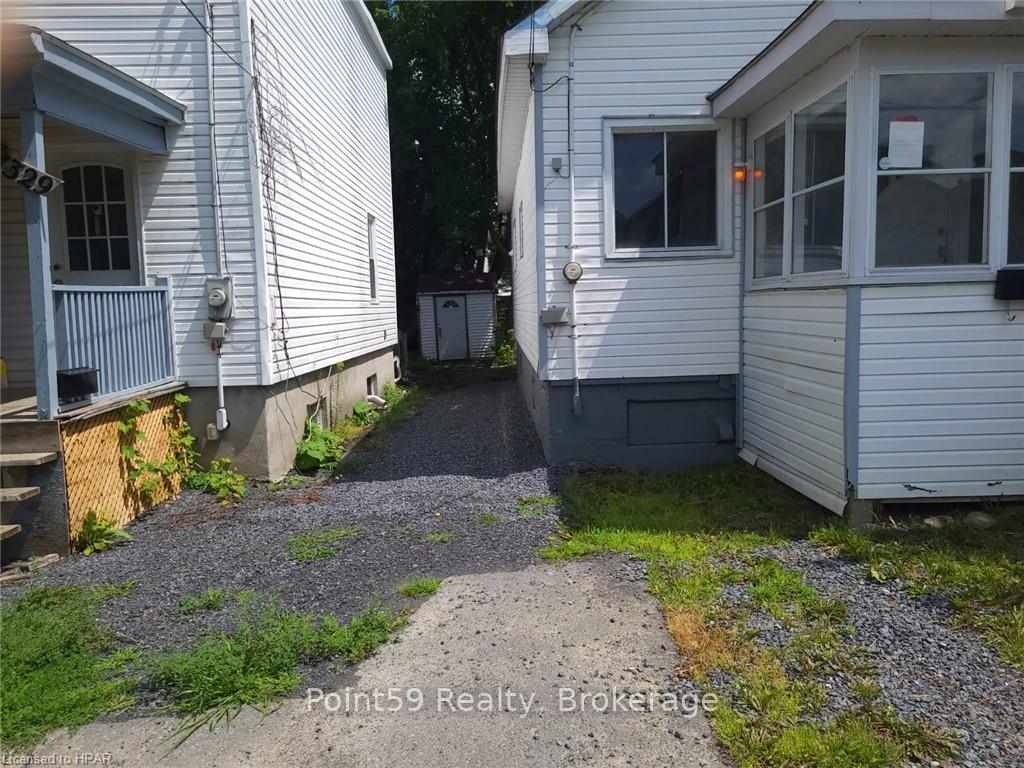 Photo 2 of 327 Carleton Street, Cornwall — HOMEH