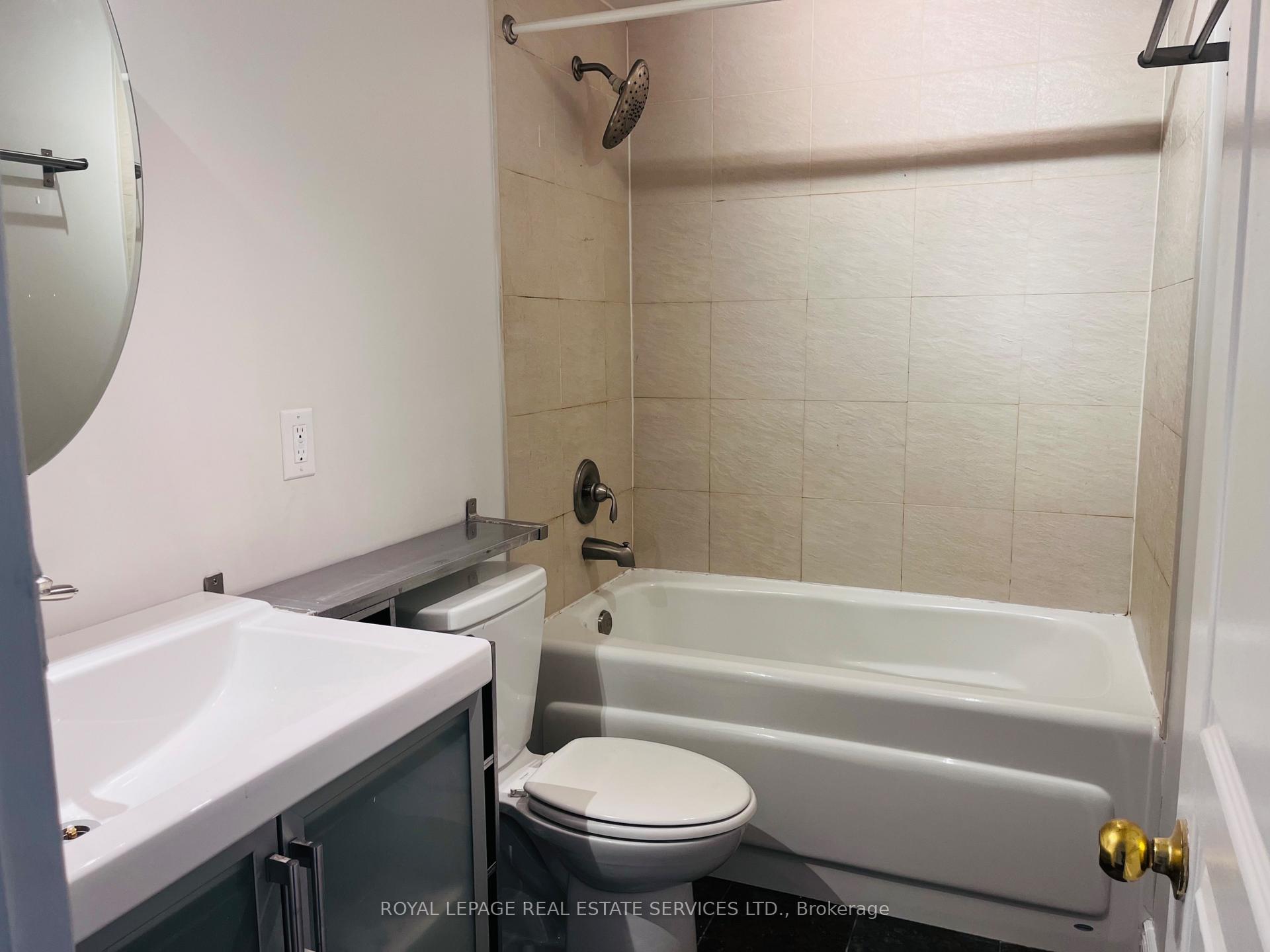 Photo 7 of 1035 Elizabeth Place, Oakville, Falgarwood — HOMEH