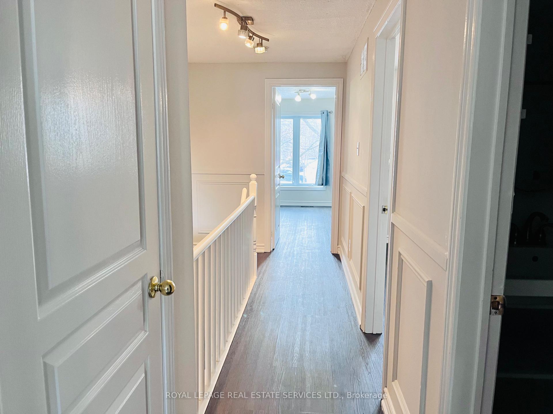 Photo 8 of 1035 Elizabeth Place, Oakville, Falgarwood — HOMEH