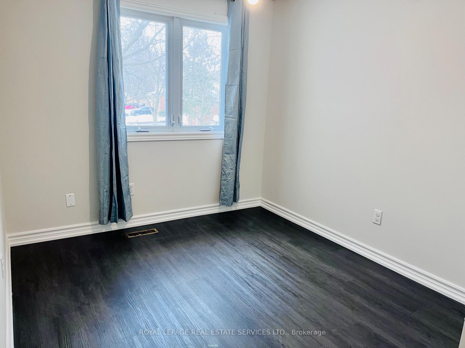 Photo 9 of 1035 Elizabeth Place, Oakville, Falgarwood — HOMEH
