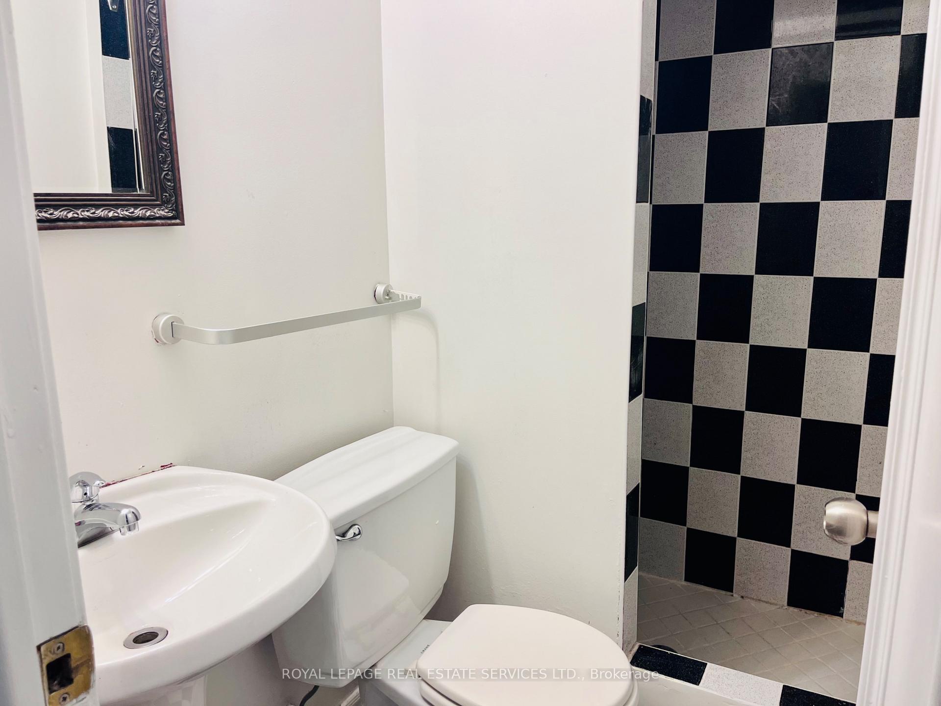 Photo 12 of 1035 Elizabeth Place, Oakville, Falgarwood — HOMEH