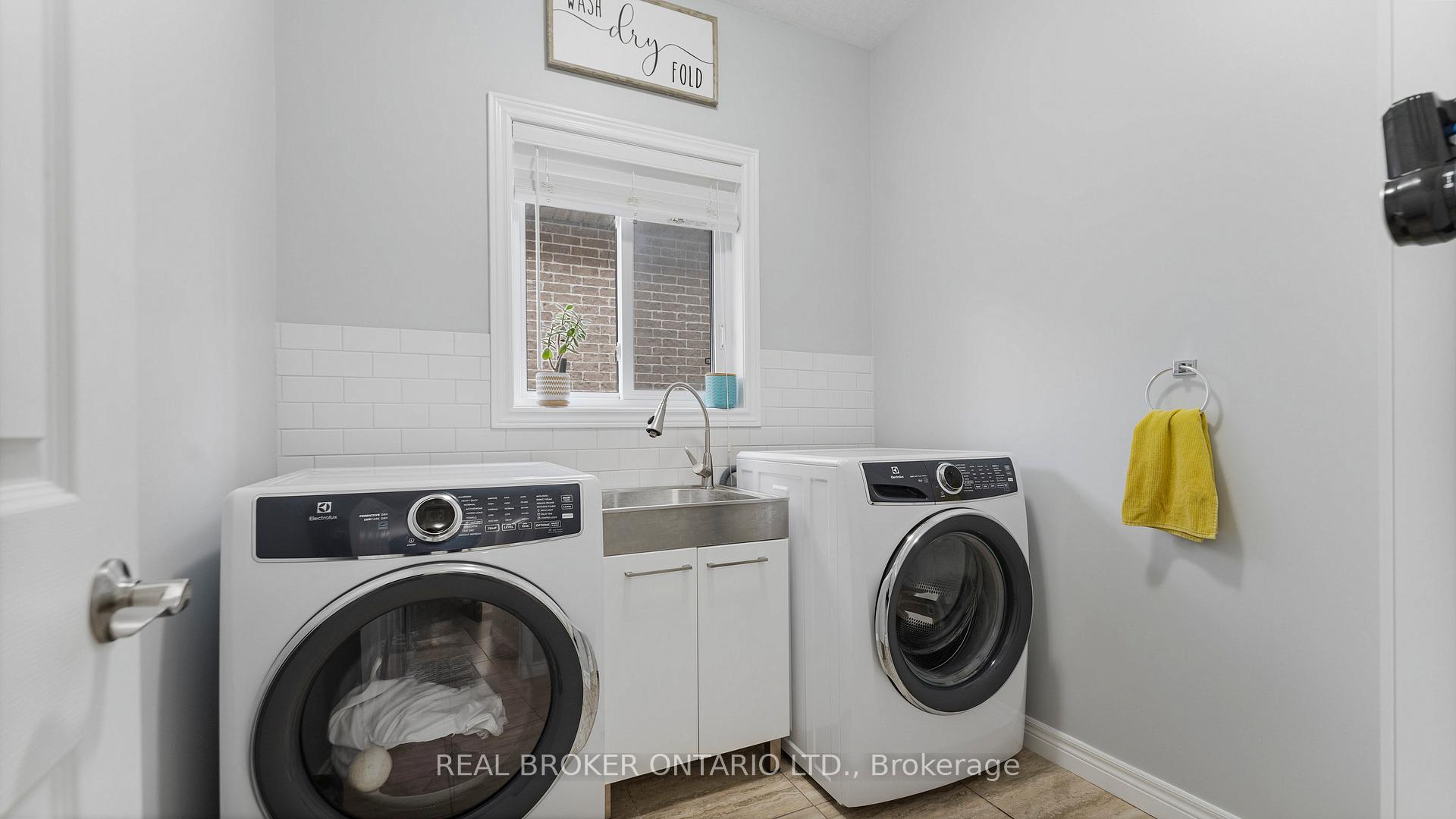 Photo 4 of 211 Maple Bush Drive, Cambridge, Little's Corners — HOMEH