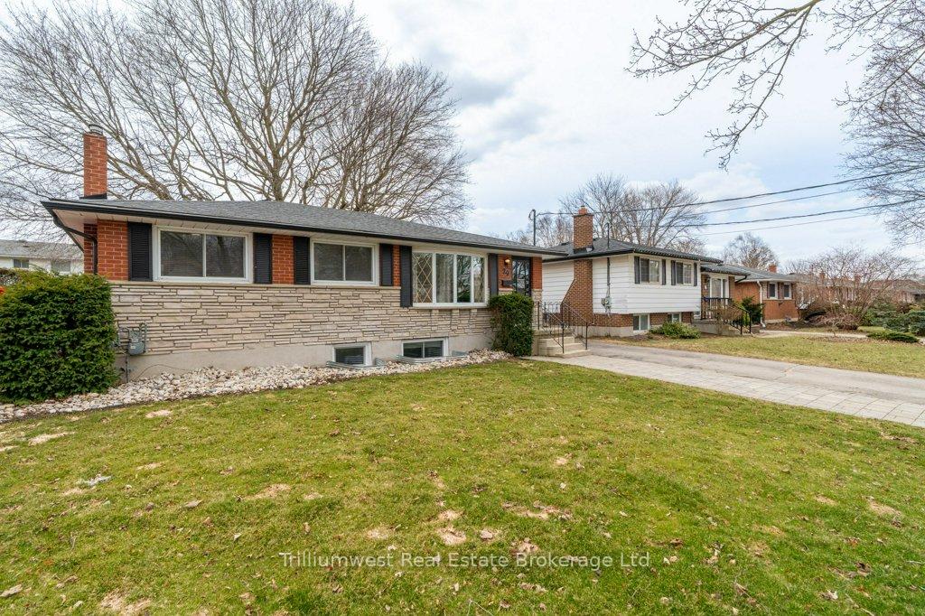 Photo 3 of 29 Golfview Road, Guelph, Victoria North — HOMEH